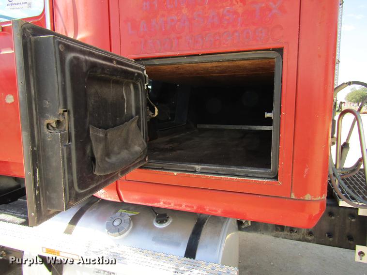 image for item DF2517 1993 Mack CH613 semi truck