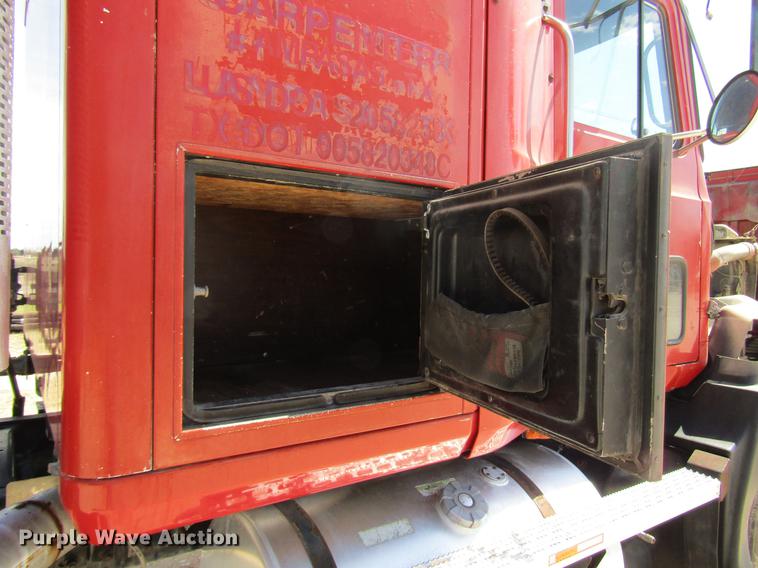 image for item DF2517 1993 Mack CH613 semi truck