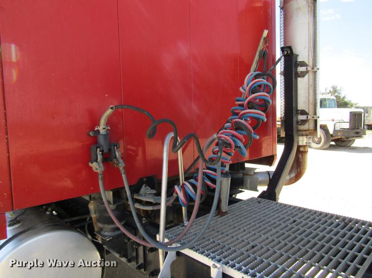 image for item DF2517 1993 Mack CH613 semi truck