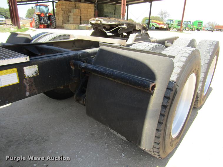 image for item DF2517 1993 Mack CH613 semi truck