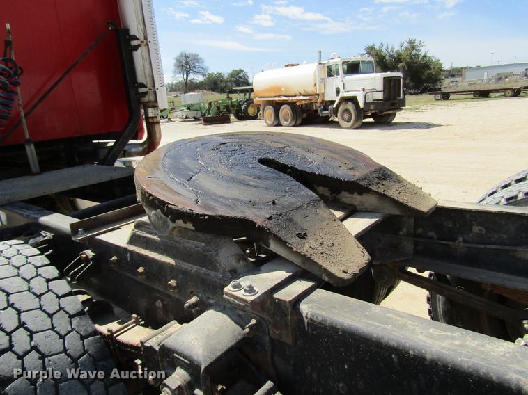 image for item DF2517 1993 Mack CH613 semi truck