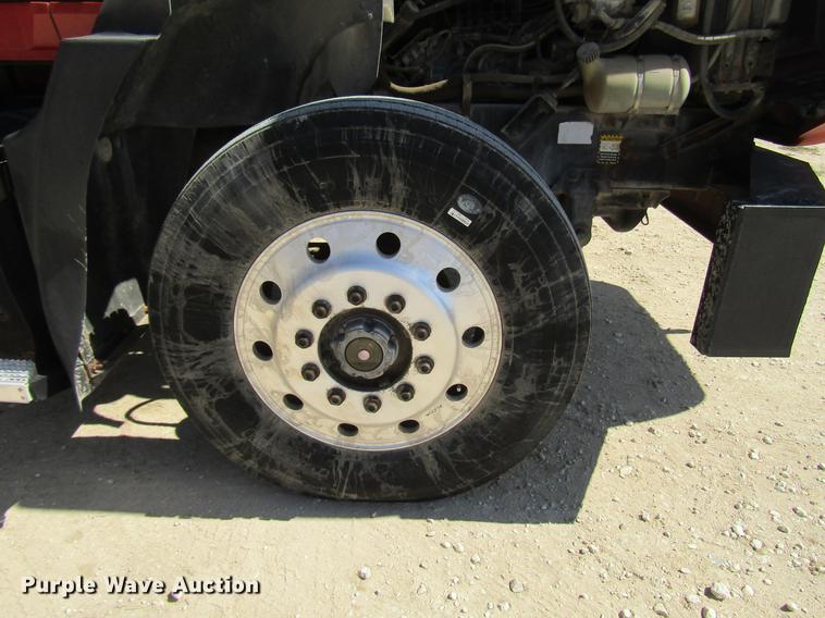 image for item DF2517 1993 Mack CH613 semi truck