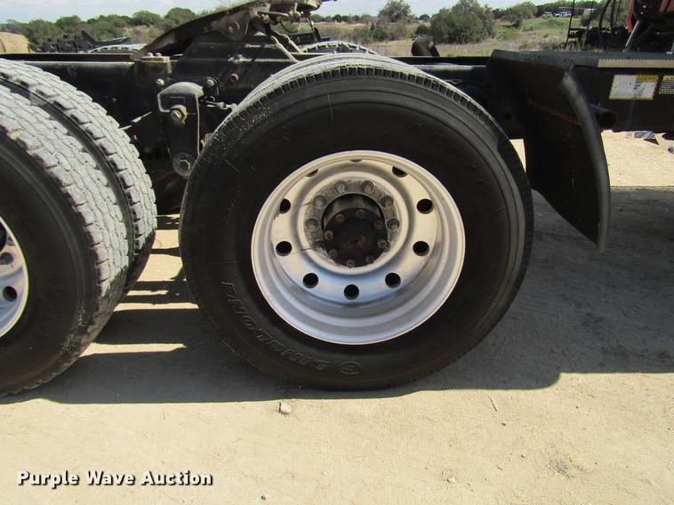 image for item DF2517 1993 Mack CH613 semi truck