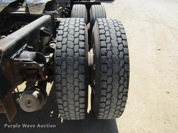 image for item DF2517 1993 Mack CH613 semi truck