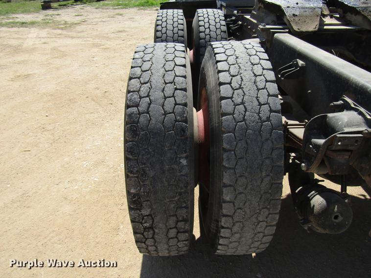 image for item DF2517 1993 Mack CH613 semi truck