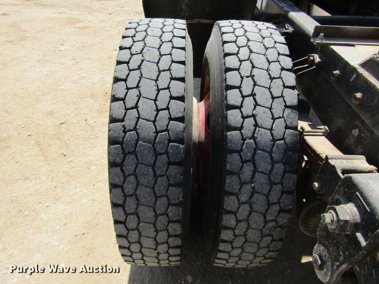 image for item DF2517 1993 Mack CH613 semi truck