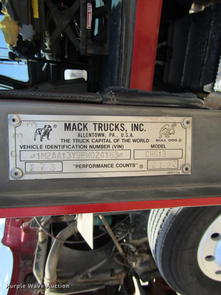 image for item DF2517 1993 Mack CH613 semi truck