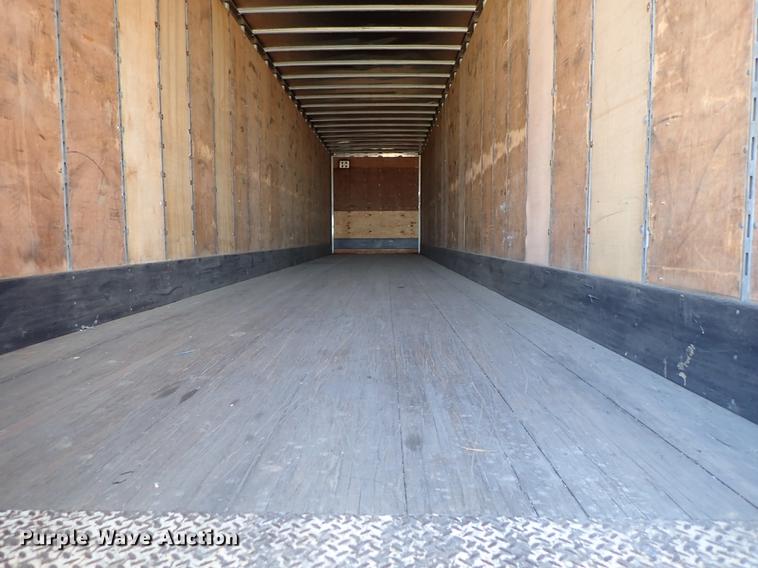 image for item DF8749 2005 Utility dry van trailer