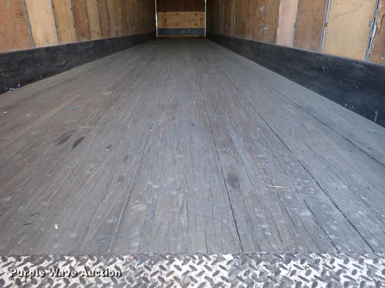 image for item DF8749 2005 Utility dry van trailer