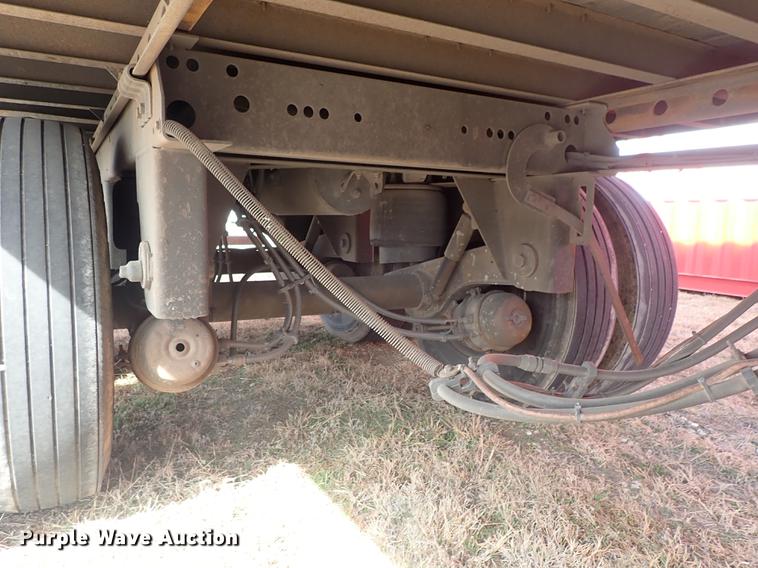 image for item DF8749 2005 Utility dry van trailer