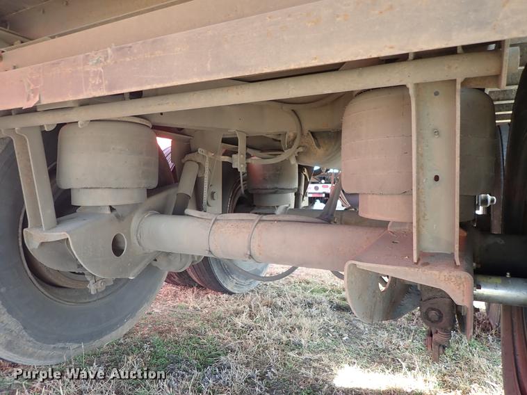 image for item DF8749 2005 Utility dry van trailer