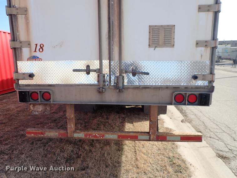 image for item DF8749 2005 Utility dry van trailer