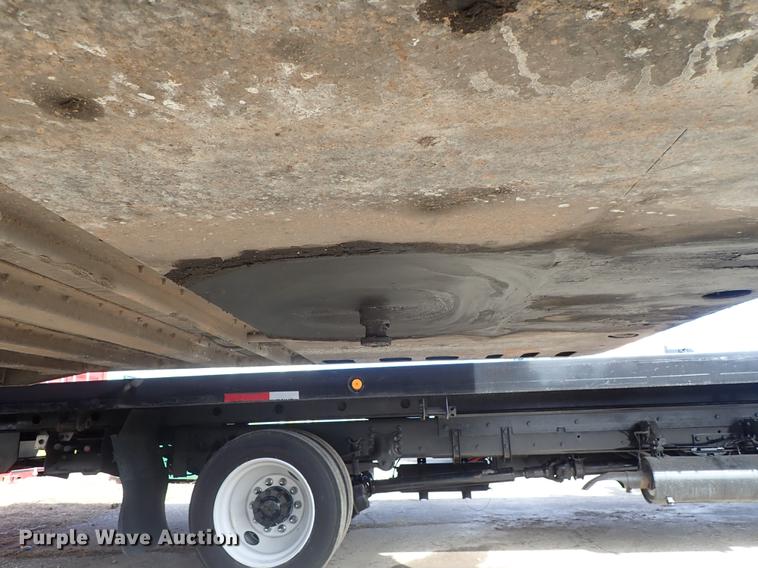 image for item DF8749 2005 Utility dry van trailer