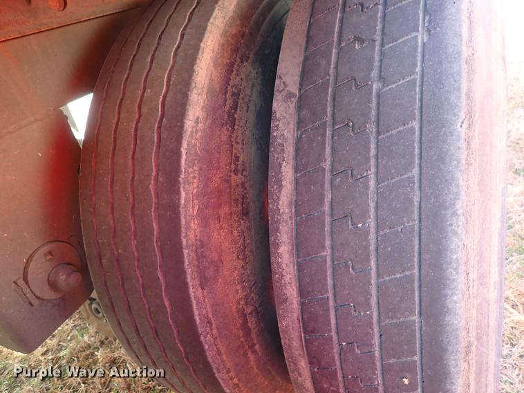 image for item DF8749 2005 Utility dry van trailer