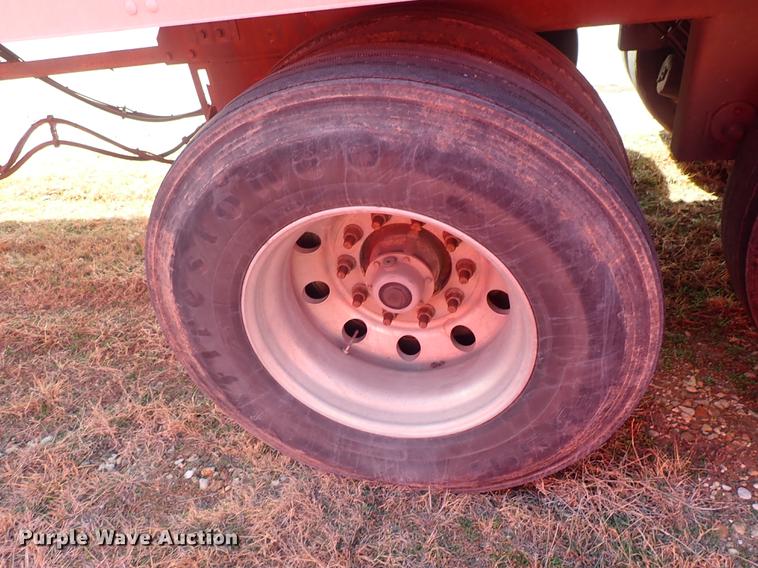 image for item DF8749 2005 Utility dry van trailer