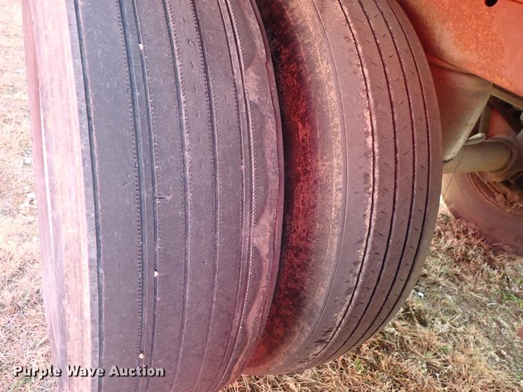 image for item DF8749 2005 Utility dry van trailer