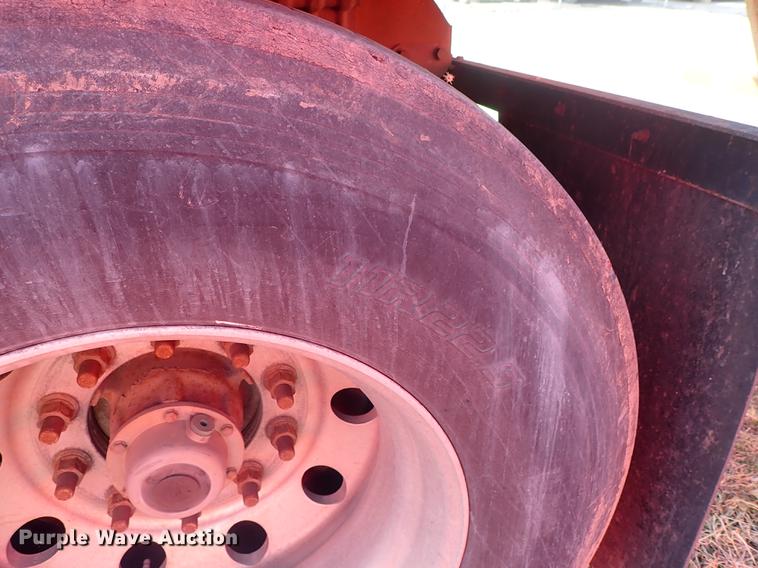 image for item DF8749 2005 Utility dry van trailer