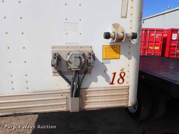 image for item DF8749 2005 Utility dry van trailer