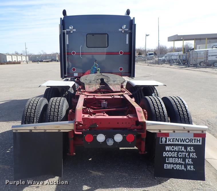 image for item DF8750 2013 Kenworth T660 semi truck