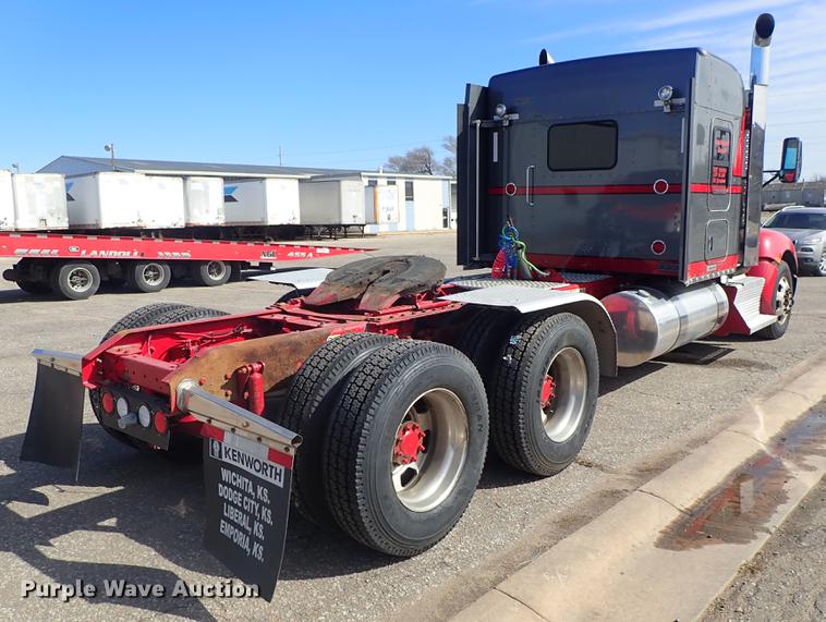 image for item DF8750 2013 Kenworth T660 semi truck