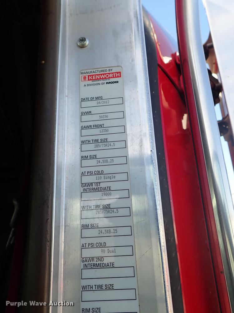 image for item DF8750 2013 Kenworth T660 semi truck