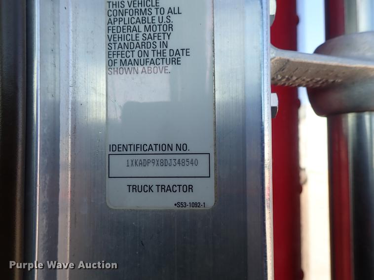 image for item DF8750 2013 Kenworth T660 semi truck