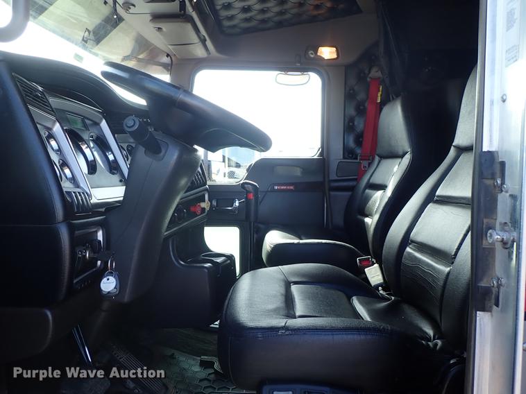 image for item DF8750 2013 Kenworth T660 semi truck