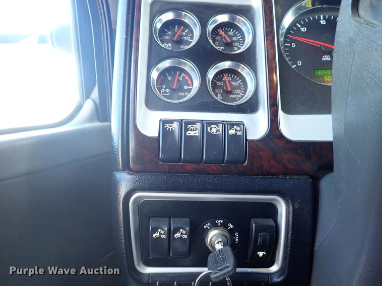 image for item DF8750 2013 Kenworth T660 semi truck