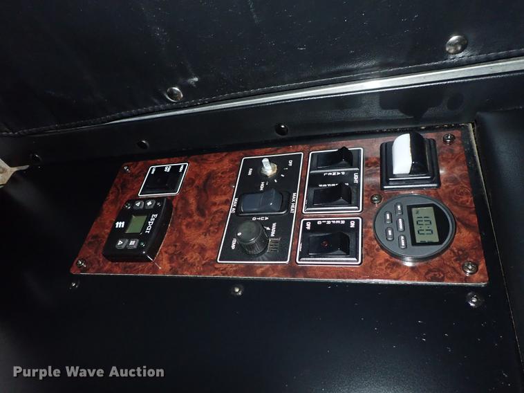 image for item DF8750 2013 Kenworth T660 semi truck