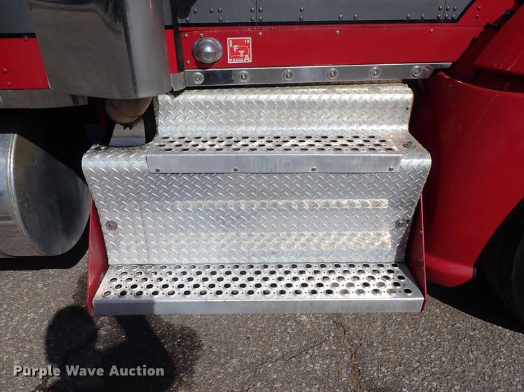 image for item DF8750 2013 Kenworth T660 semi truck