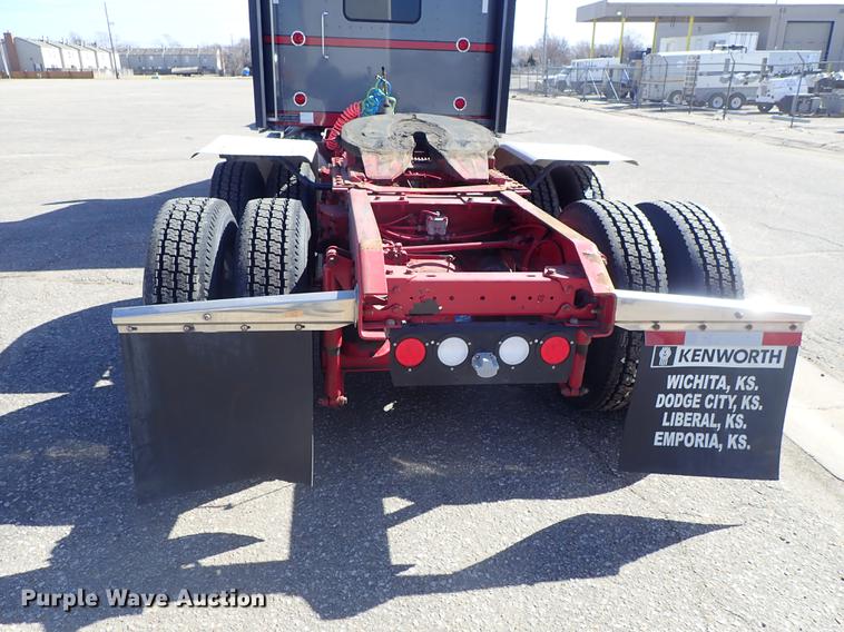 image for item DF8750 2013 Kenworth T660 semi truck