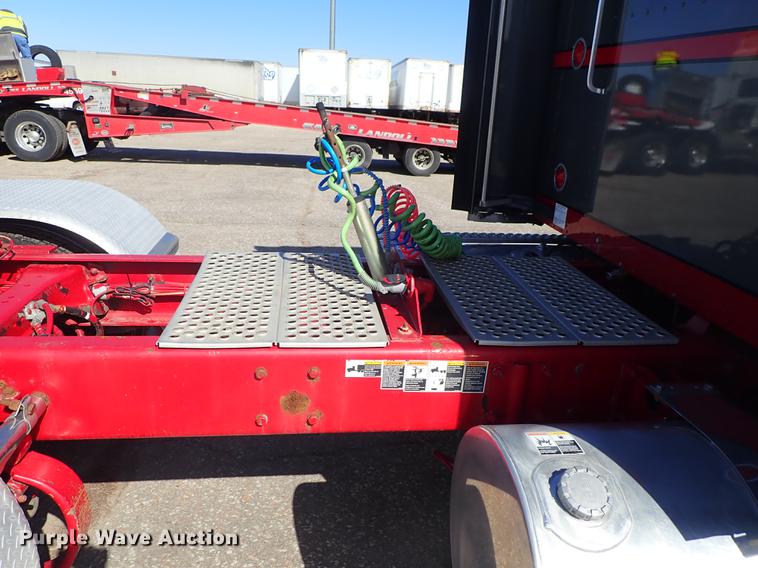 image for item DF8750 2013 Kenworth T660 semi truck