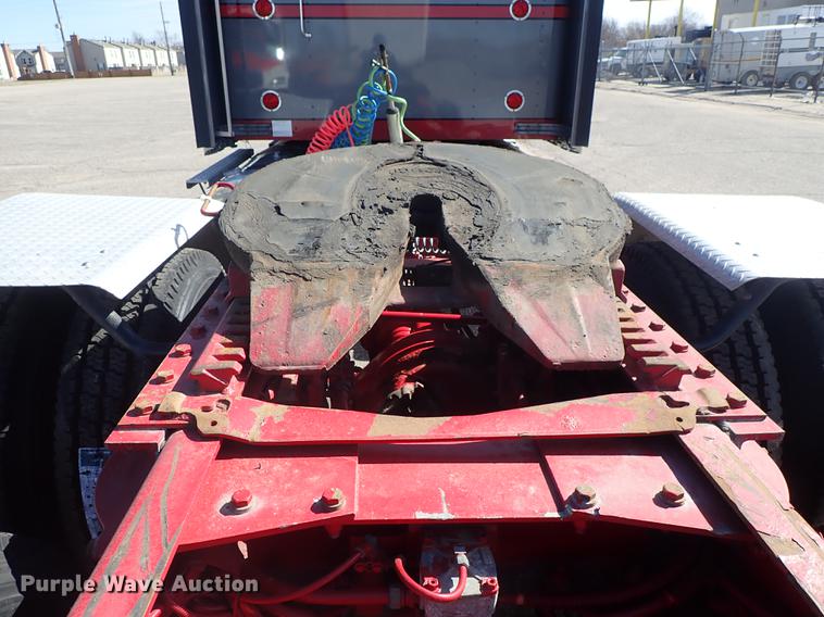 image for item DF8750 2013 Kenworth T660 semi truck