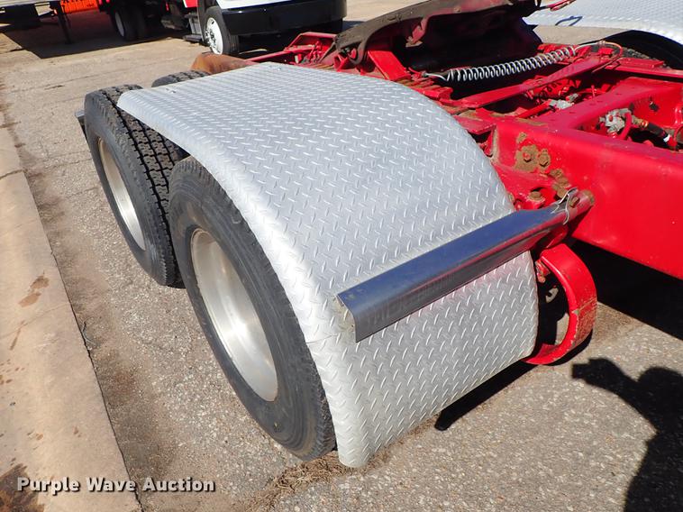 image for item DF8750 2013 Kenworth T660 semi truck