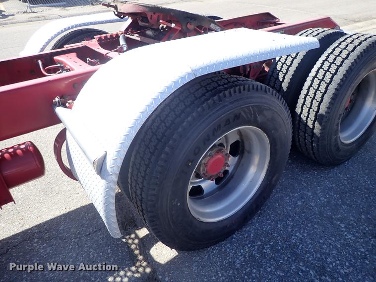 image for item DF8750 2013 Kenworth T660 semi truck