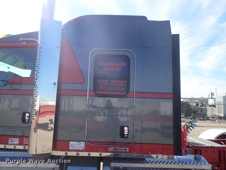 image for item DF8750 2013 Kenworth T660 semi truck