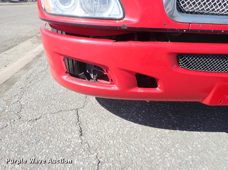 image for item DF8750 2013 Kenworth T660 semi truck