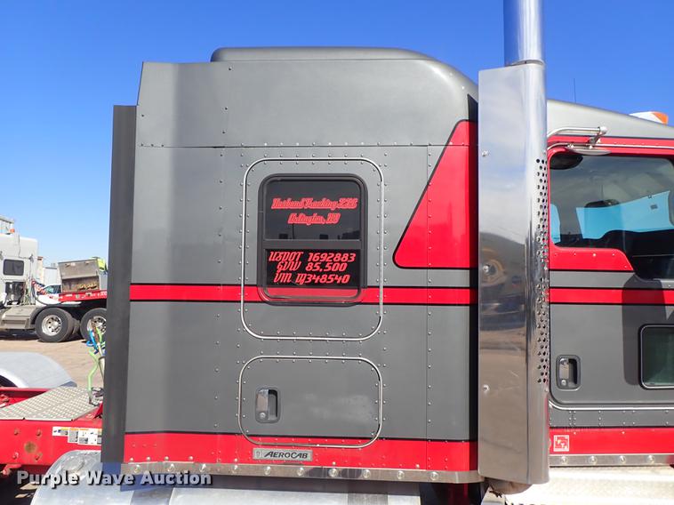 image for item DF8750 2013 Kenworth T660 semi truck