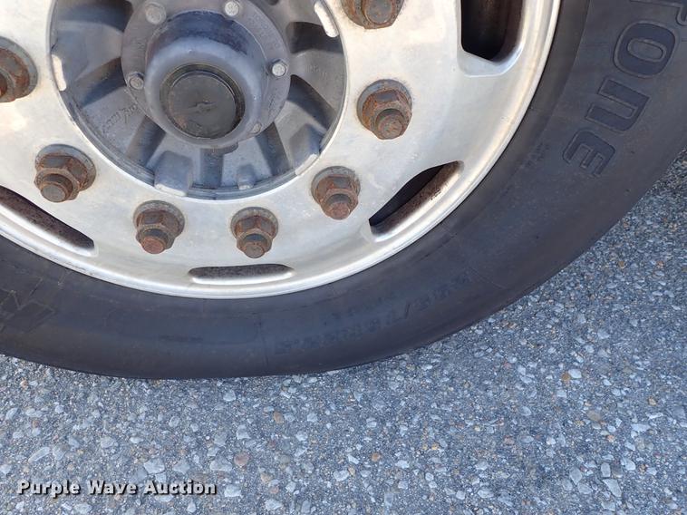 image for item DF8750 2013 Kenworth T660 semi truck