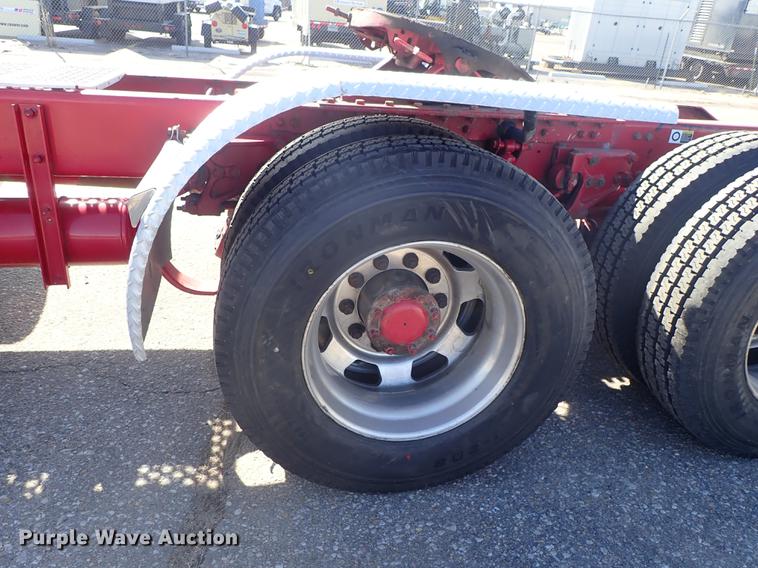 image for item DF8750 2013 Kenworth T660 semi truck