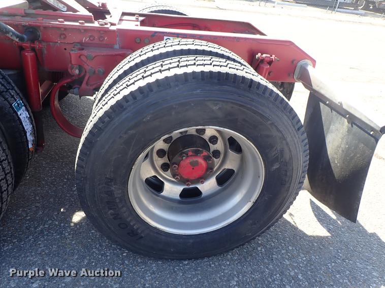 image for item DF8750 2013 Kenworth T660 semi truck