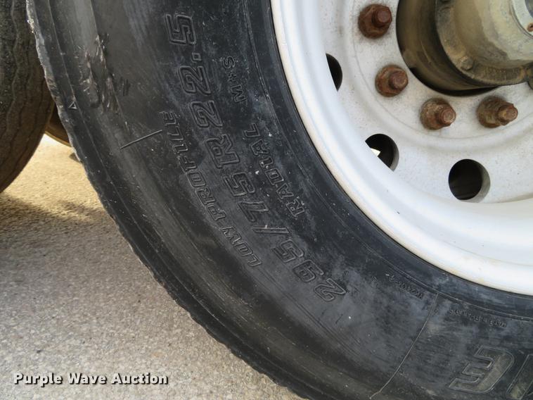 image for item DG3863 2001 Wabash FLCVHCM flatbed trailer