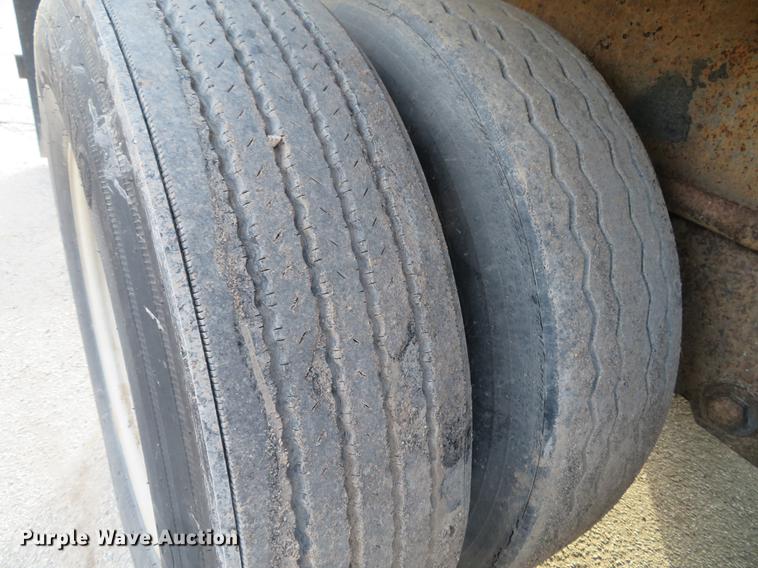 image for item DG3863 2001 Wabash FLCVHCM flatbed trailer