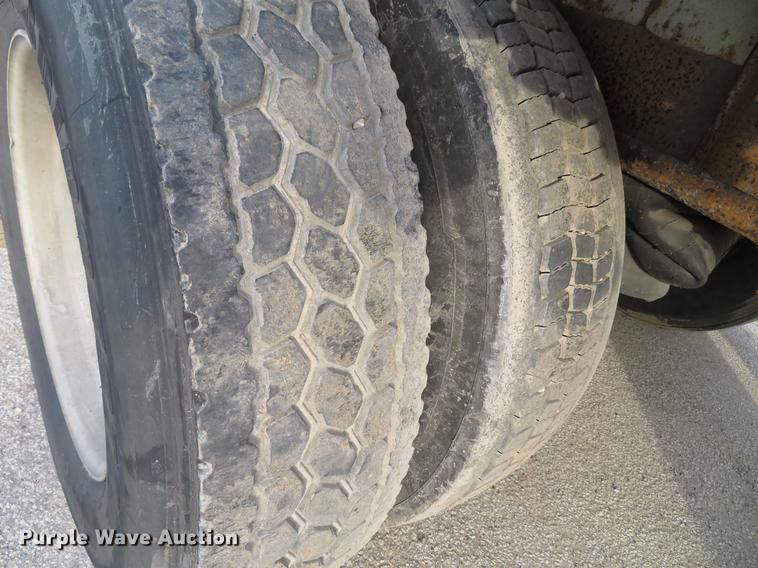 image for item DG3863 2001 Wabash FLCVHCM flatbed trailer