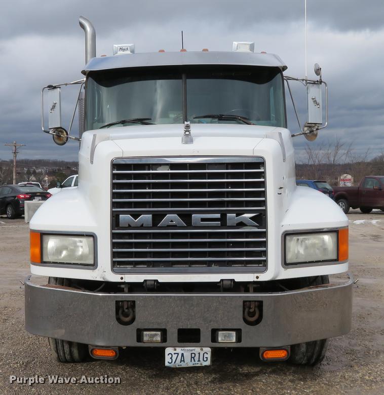 image for item DG3875 1999 Mack CH613 semi truck