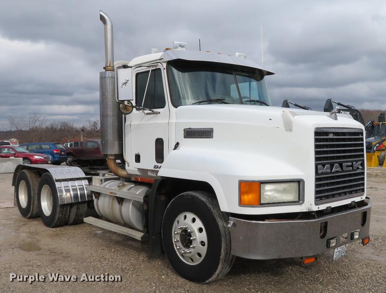image for item DG3875 1999 Mack CH613 semi truck