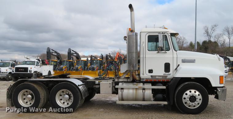 image for item DG3875 1999 Mack CH613 semi truck