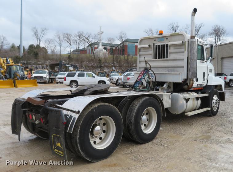 image for item DG3875 1999 Mack CH613 semi truck