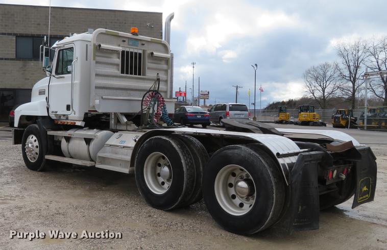 image for item DG3875 1999 Mack CH613 semi truck