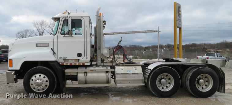 image for item DG3875 1999 Mack CH613 semi truck